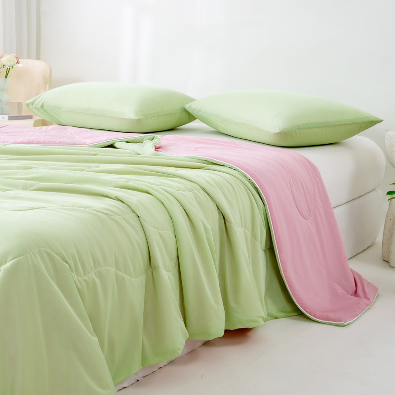 Cooling Silk Summer Quilt, Air-Conditioned Quilt, Dormitory Single-Person Machine Washable Ice Silk Summer Quilt, Ultra-Soft Summer Thin Quilt