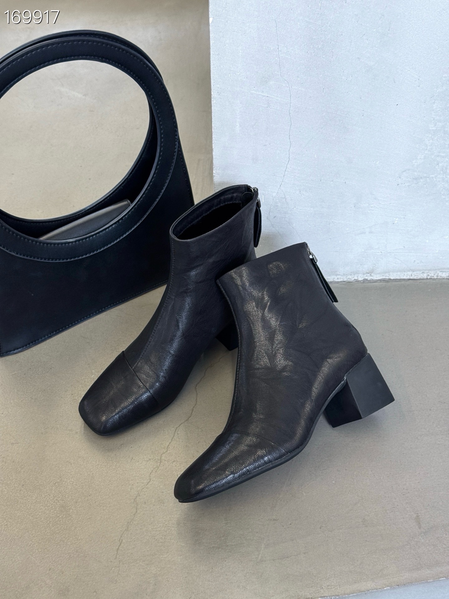 Boot nữ cổ thấp mũi vuông gót thấp da cừu thật mùa thu đông — Màu đen chi tiết 3