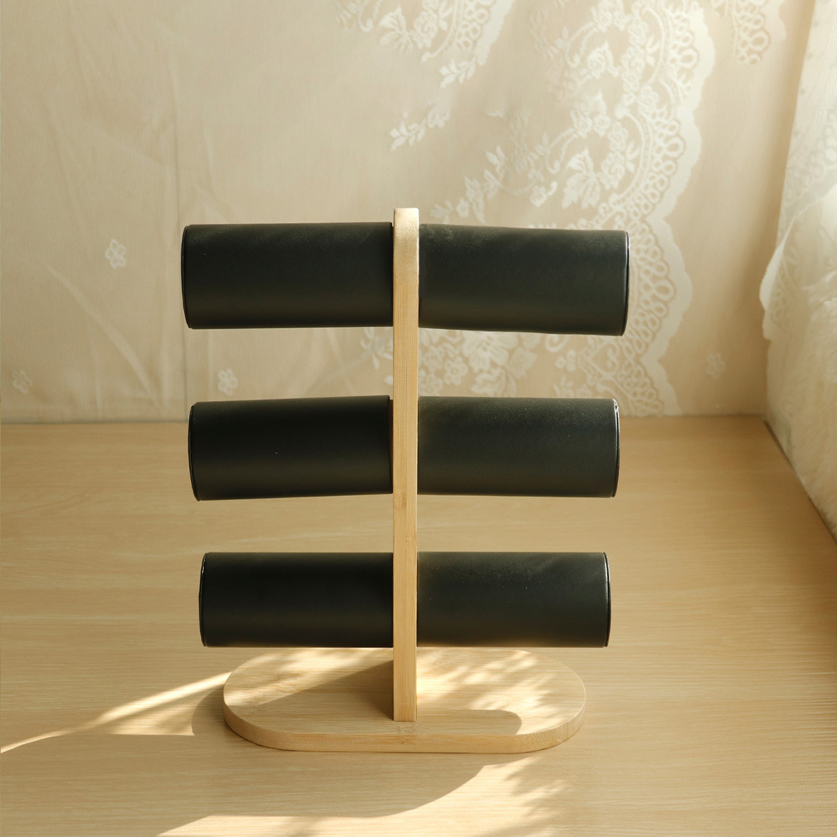 ����չʾ�������ֱ�����ר�ó��е���ľ���鱦��Ʒ���ɹҼ����μ�