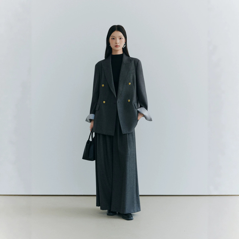 Fall 2026 new suit model: fine wool vintage double-breasted gold wide-shoulder silhouette blazer with suit collar for women Fall 2026 new suit model: fine wool vintage double-breasted gold wide-shoulder silhouette blazer with suit collar for women