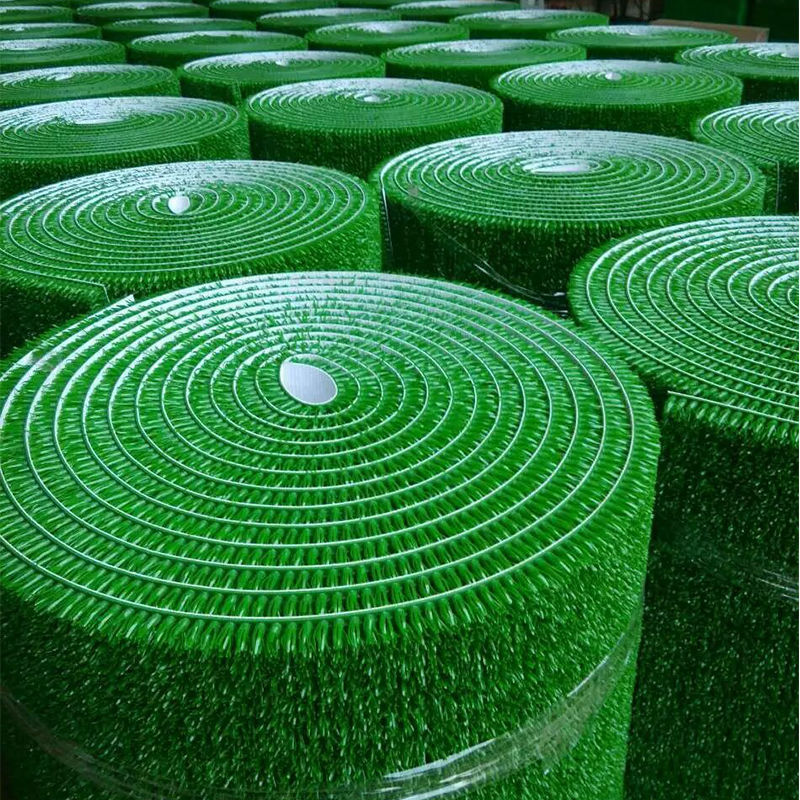 芝生の人工芝生の人工プラスチック芝生のじゅうたん幼稚園の芝生の屋外の結婚式の緑の草の皮をシミュレーションします。|undefined