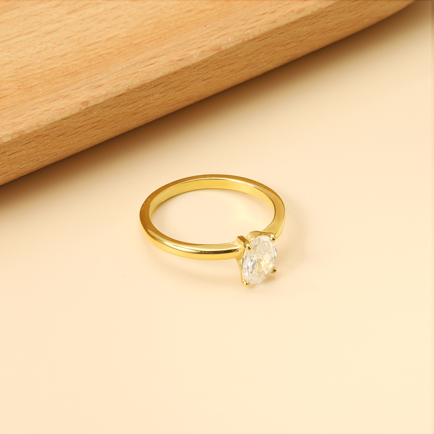 Sparkling Designer Ring For Women, Elegant And Comfortable Piece_voghion.com