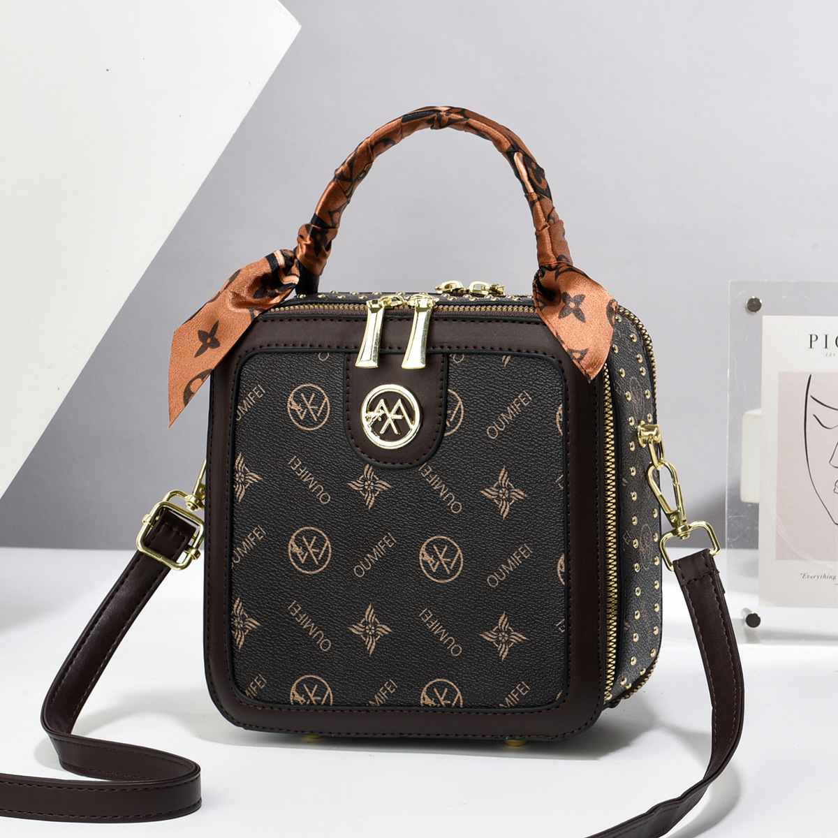 Nuevo bolso portátil Versión coreana de la textura de un solo hombro liso bolso diagonal moda femenina bolso de comercio exterior fabricante femenino 2025