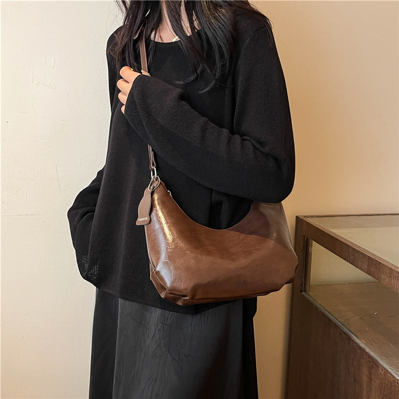 Minimally designed niche women's 2024 new winter underarm casual fashion commuting shoulder bag_voghion.com