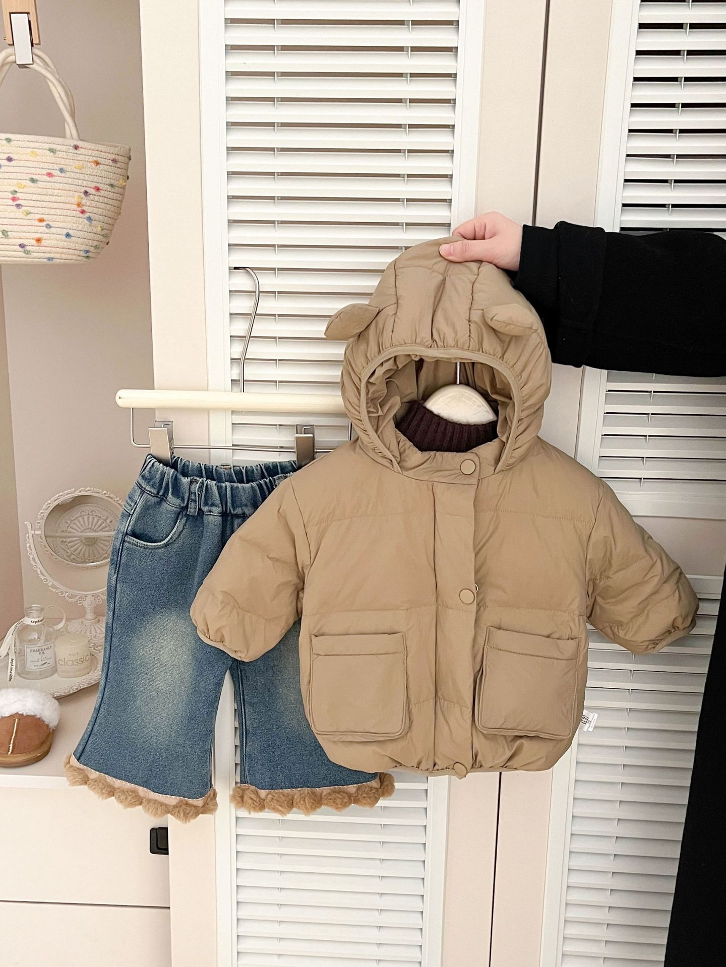Niñas lindas chaquetas encapuchadas invierno nuevo bebé extranjero blanco chaquetas cálidas ropa de bebé gruesa