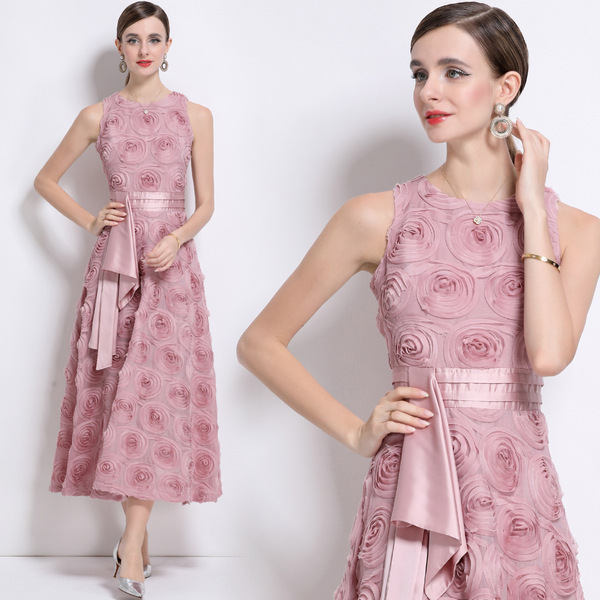 Retro design three dimensional solid color dress with a round collar…