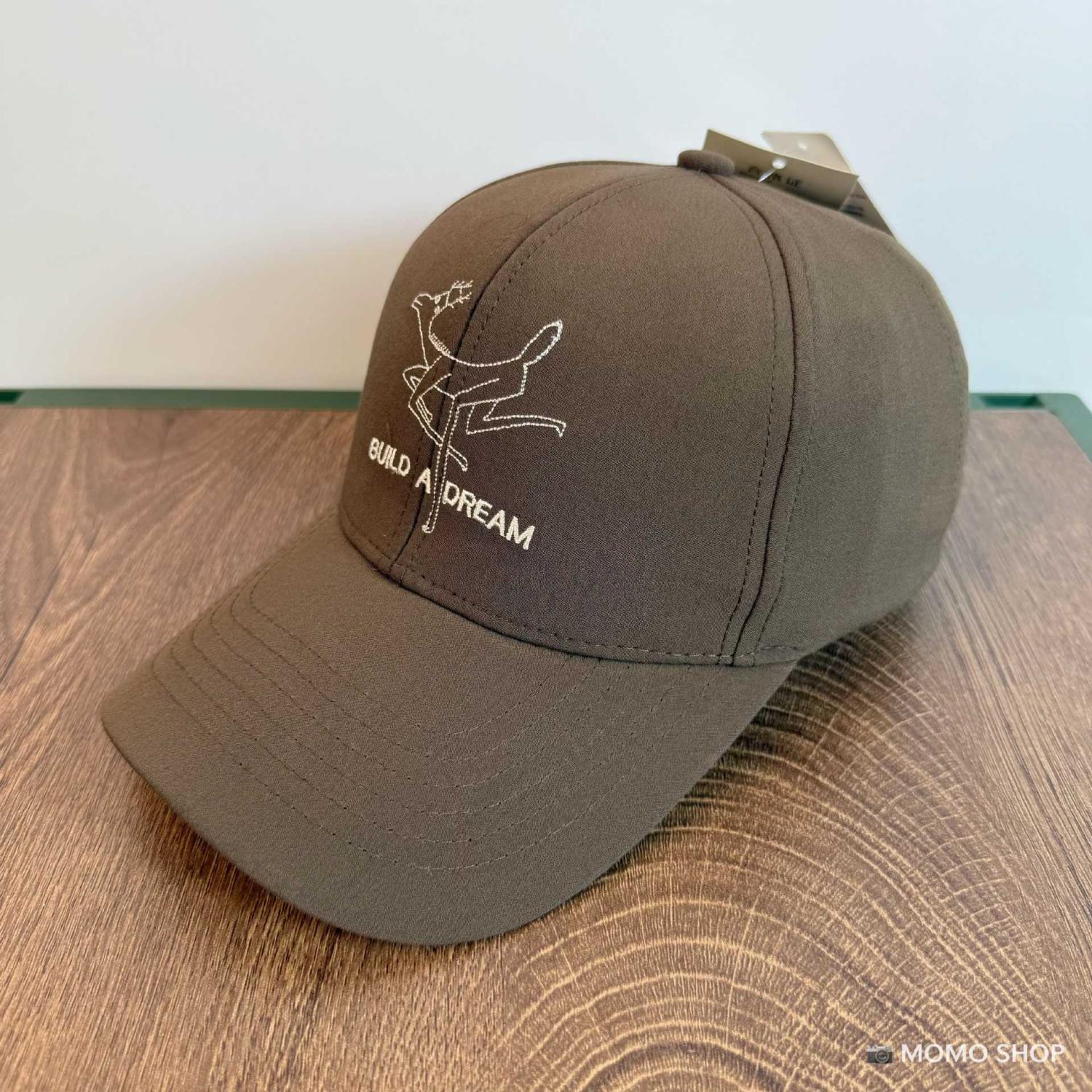 Caricatura bordada ciervo coreano de alta calidad sombrero de béisbol duro para hombres y mujeres sombrero de visor de pato casual bisela ancha