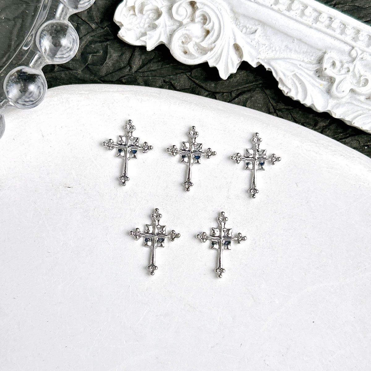 Ventas transfronterizas de joyas de manicuría cruces oro y plata super brillante diamante completo retro punk cruces joyas accesorios diy