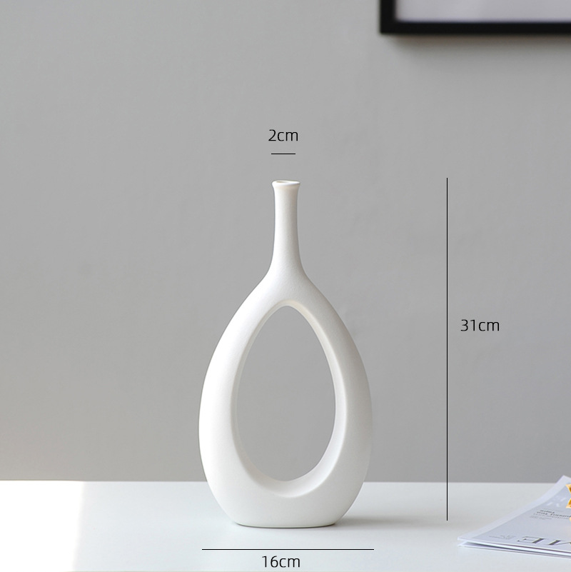 키가 큰 흰색 꽃병