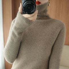 山の襟の百合のセーターの女性のニットウェアの秋冬の新型の洋気のゆったりしている高襟の長袖の中で底のシャツの上着を掛けます。