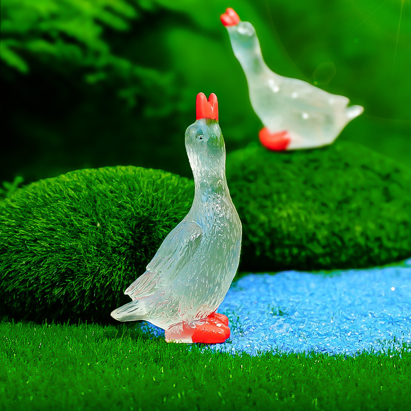 Recomendar resina blanca canto fluorescente ganso blanco pequeños adornos ornamentos de paisajismo de acuario agua potable pato venta caliente
