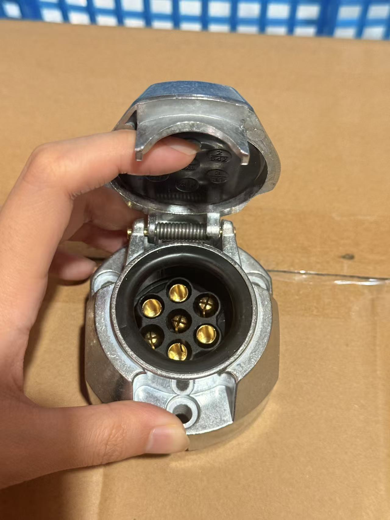 European-Style 7-Core Trailer Power Conversion Interface Aluminum Alloy Socket 7-Hole Tail Light Brake Light Signal Connector