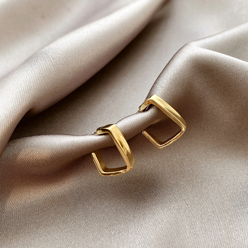 Pendientes de perlas, pendientes de estilo caliente, lujo ligero, pendientes simples de celebridades de Internet, accesorios de Yiwu, venta al por mayor