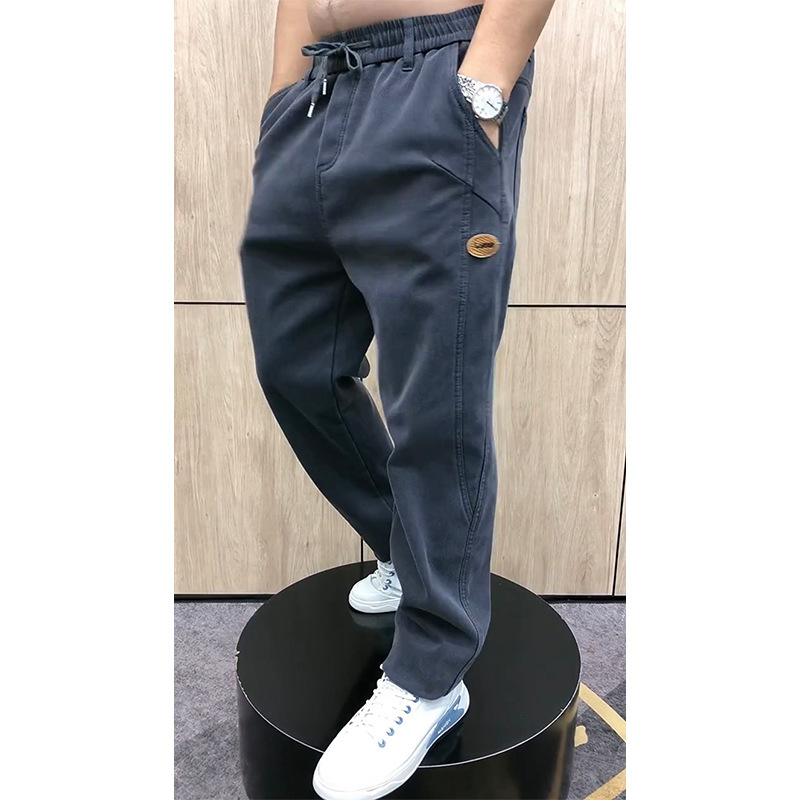 秋の新型男性のお父さんのジーパンの流行はゆったりしています。|undefined