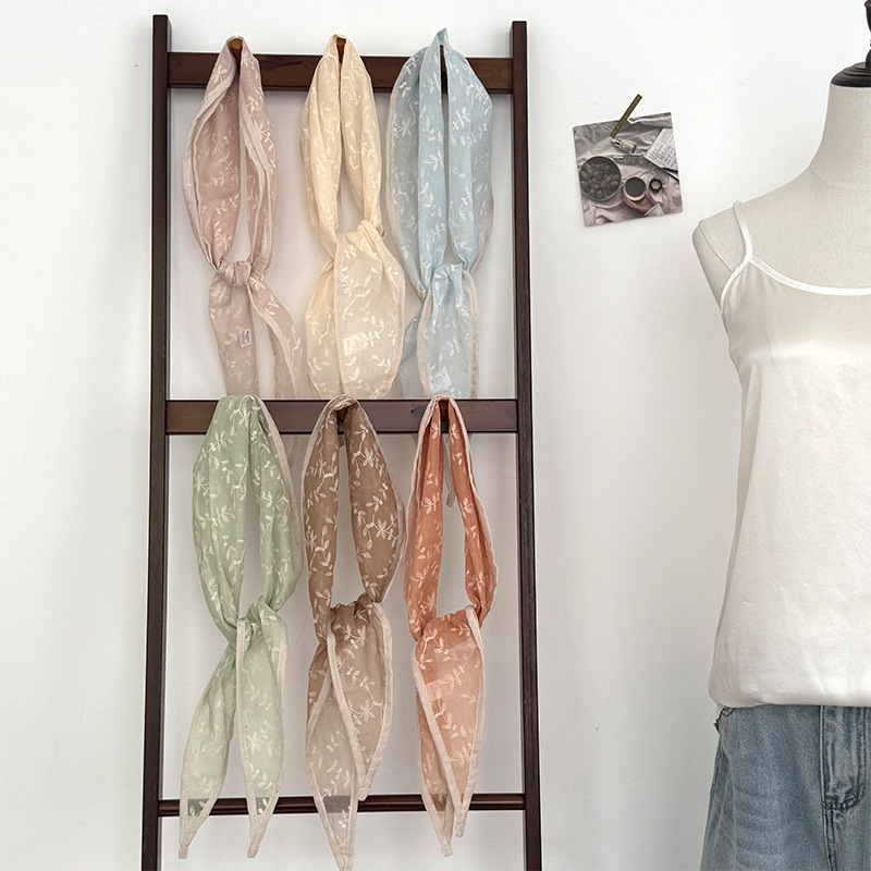 Pañuelo de seda, sentido avanzado, nuevo estilo, decoración de bordado de flores, bufanda pequeña en forma de diamante, cinta para el cabello trenzada, cinturón para el cabello trenzado, accesorios para el cabello atados