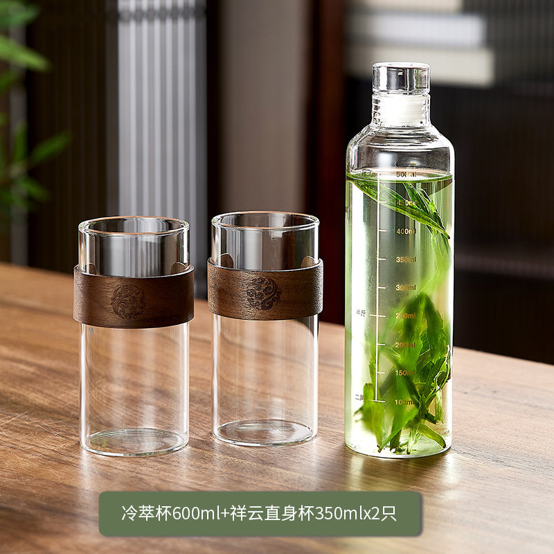 Бутылка Green apple 500 мл со стаканами Xiangyun