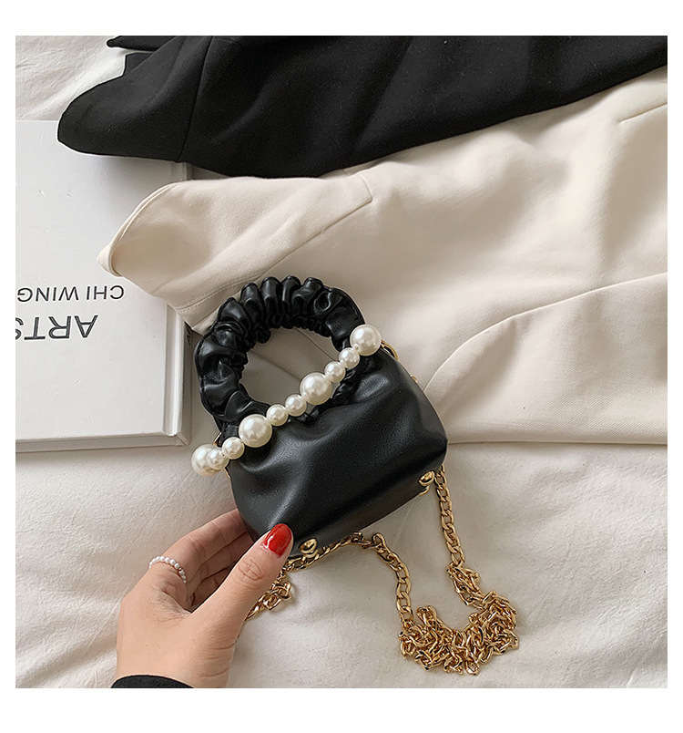 Wholesale Pleated Pearl Chain Solid Color Handbag Nihaojewelry display picture 7