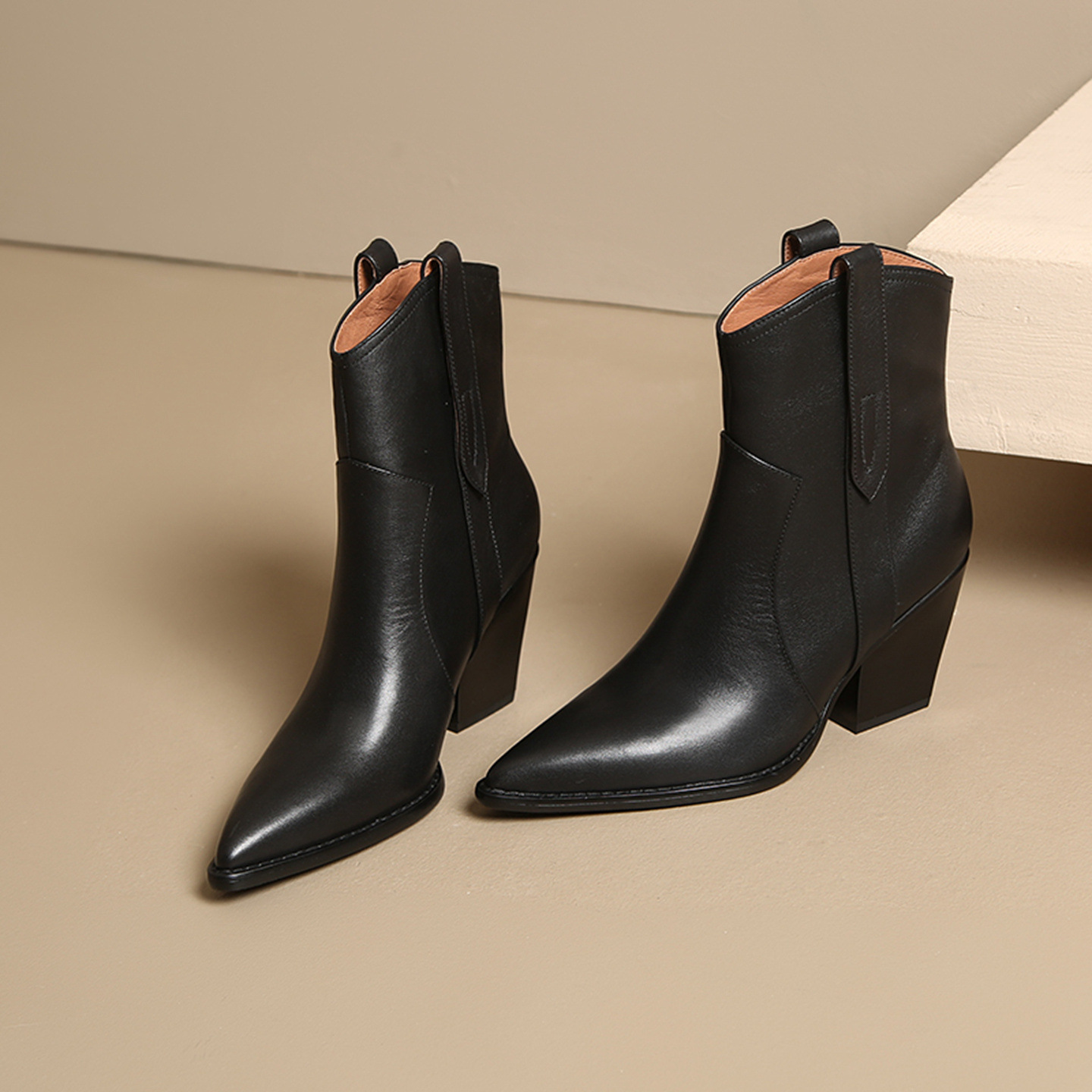 Boot Chelsea nữ cổ thun da bò gót 8 cm mũi nhọn màu kaki — Màu kaki chi tiết 10