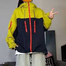 连帽冲锋衣男士春秋季2024新款休闲工装男生夹克潮牌冬季外套衣服