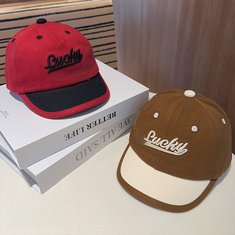 Sombrero de bebé primavera y otoño letras extranjeras sombrero de lengua de pato para niños otoño y invierno caliente sombrero de sol bebé marea de béisbol