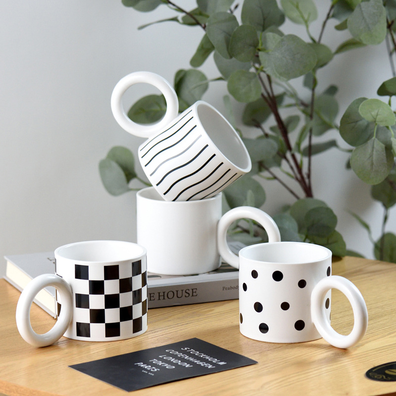Ins schwarz und weiß schachbrett becher nische keramik tasse trinken tasse große ohr design tasse kaffee tasse_voghion.com