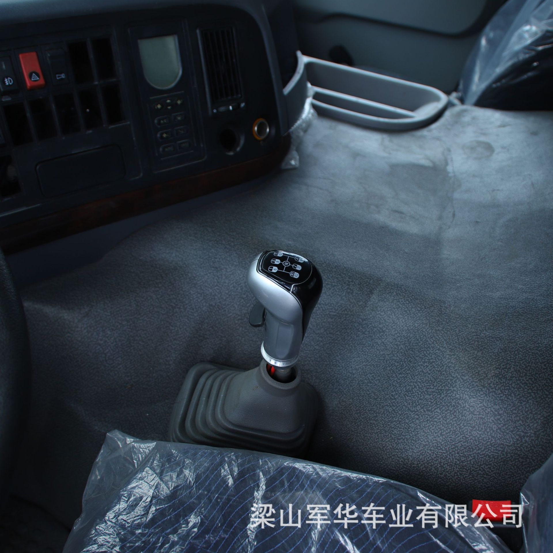 Export model: Sinotruk HOWO 6x4 dump truck, HOWO/dump truck, 375 horsepower sand and gravel transport vehicle