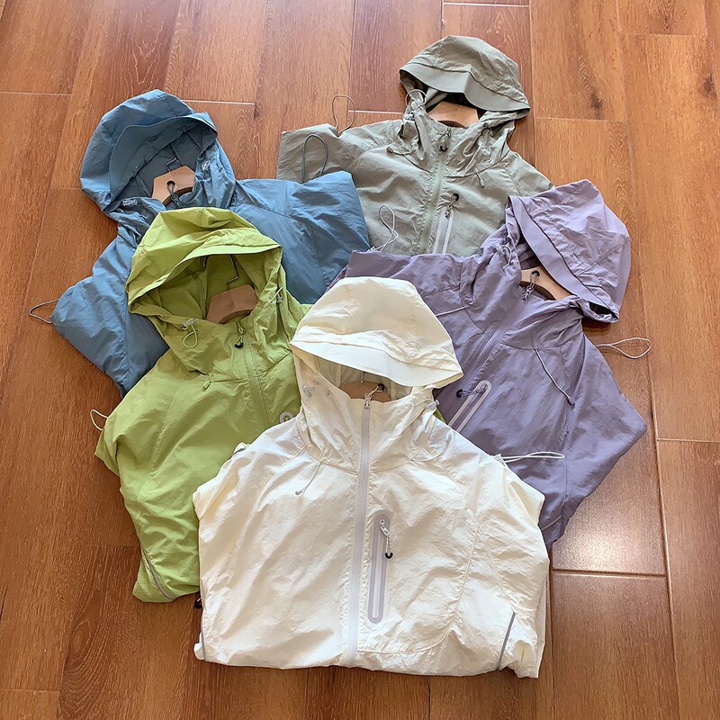Spring New Style Outdoor Windproof and Waterproof Hooded Jacket for Men and Women, Slim Fit Waist-Cinching Hiking Sports Jacket
