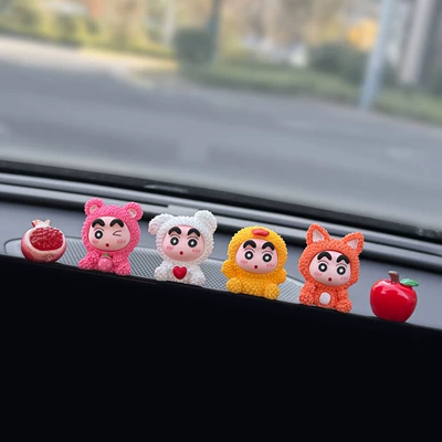 Dashboard Decorations Xiaoxin Car Center: Car ornaments - 6-piece-set-strawberry-shin-chan-xiaobai-shin-chan-chicken-shin-chan-ali-shin-chan