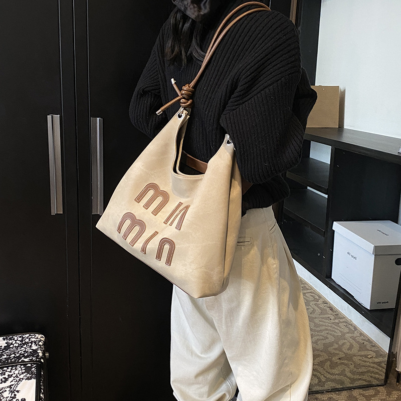 Bolso de tendencia coreano retro, bolso de brazo para mujeres 2024, nuevo bolso de moda casual, bolso de brazo de textura individual