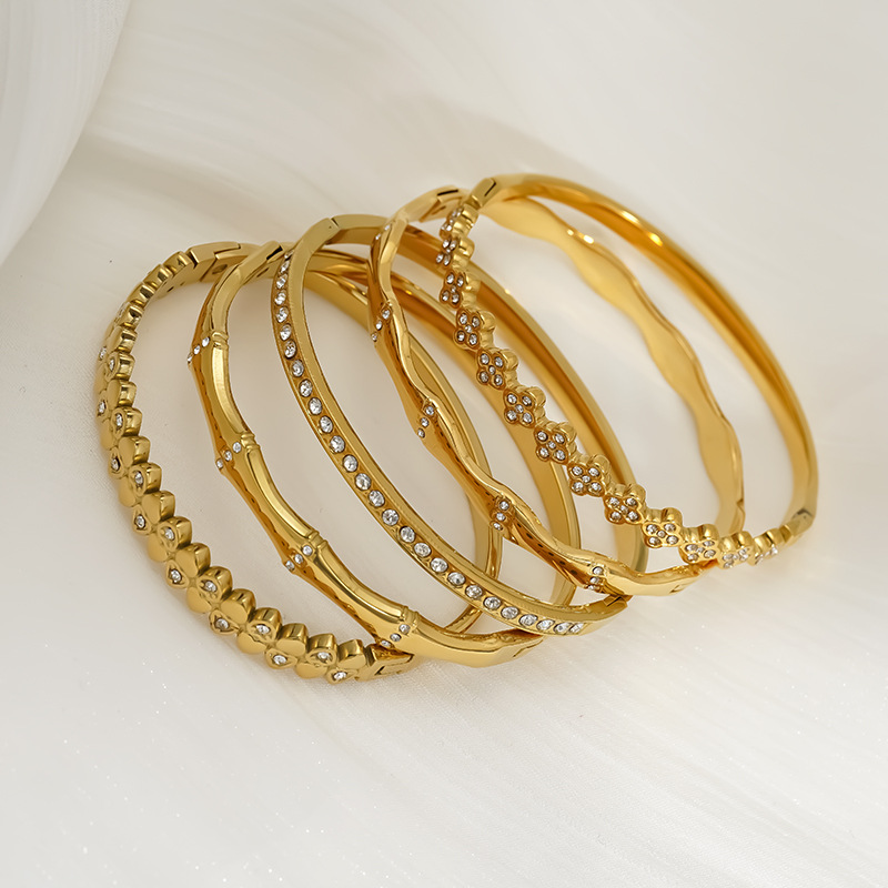 Bracciale donna elegante in acciaio inox con zircone oro 18k_voghion.com