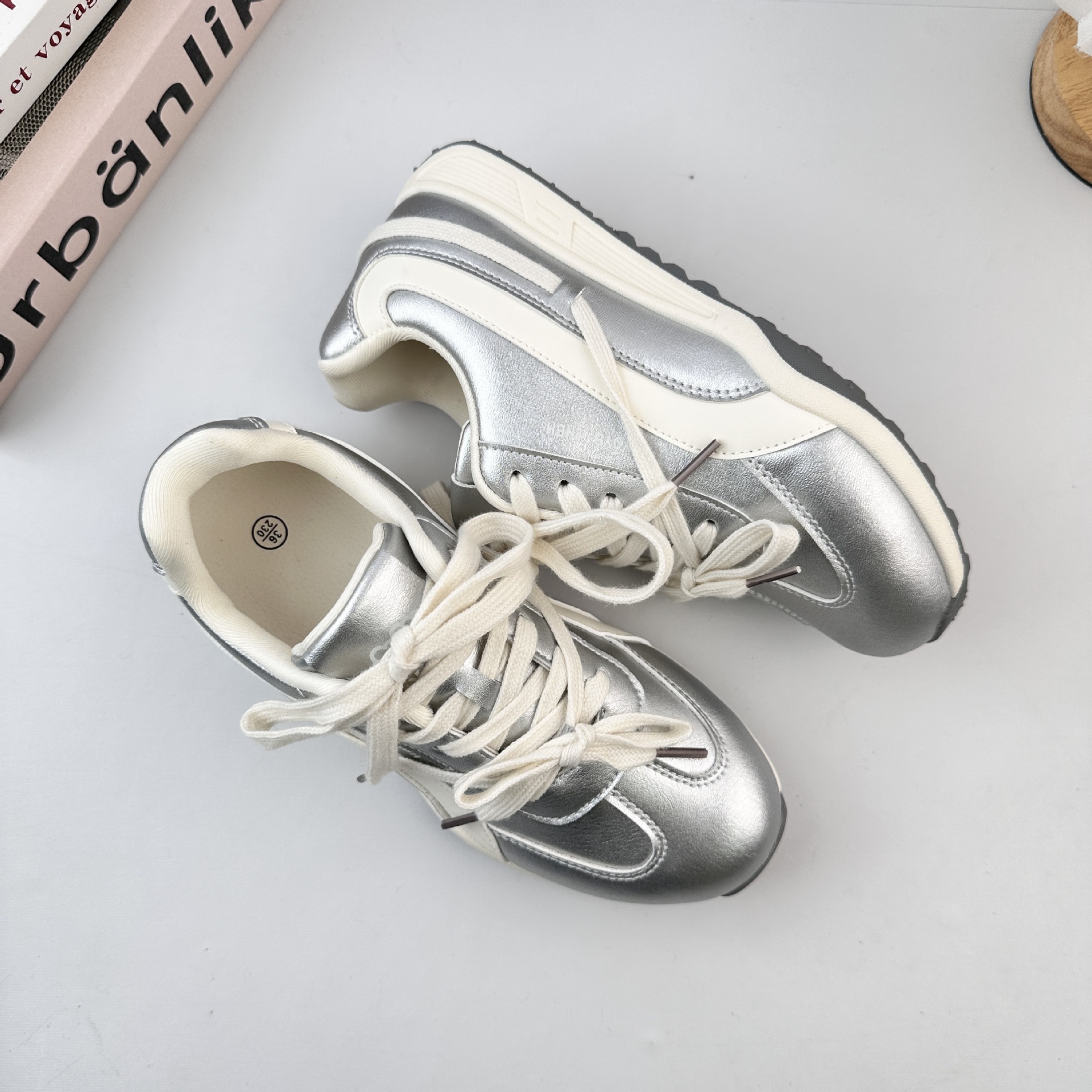 Farbo coreano sensación de chicas zapatos puff versátiles 2025 nuevos zapatos de entrenamiento transpirables zapatos blancos zapatos Gump zapatos