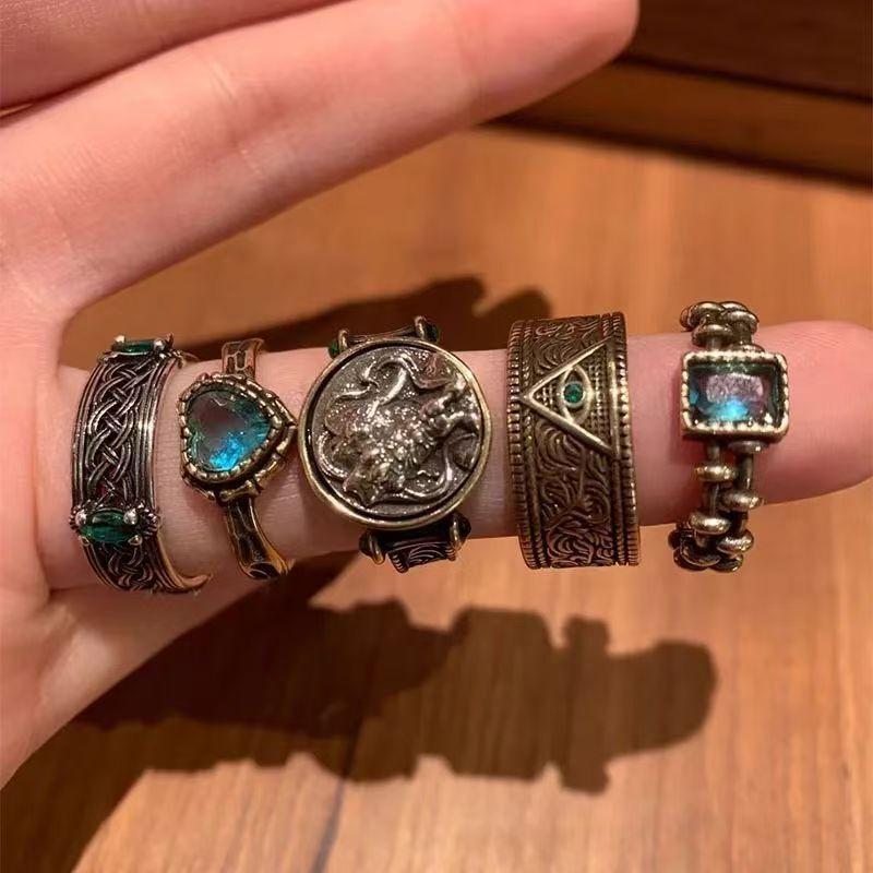 Vintage-Style Retro Ring for Women, Niche Design with a High-End Feel, 2025 New Model, Elegant Index Finger Ring Vintage-Style Retro Ring for Women, Niche Design with a High-End Feel, 2025 New Model, Elegant Index Finger Ring