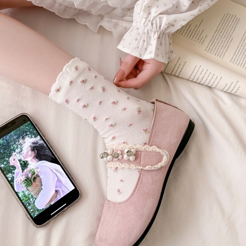 I'M Already Looking Forward to Spring! "Korean Socks for Women, Sweet Little Floral Designs for Spring and Summer, Gentle Ins-Style Slouch Socks." I'M Already Looking Forward to Spring! "Korean Socks for Women, Sweet Little Floral Designs for Spring and Summer, Gentle Ins-Style Slouch Socks."