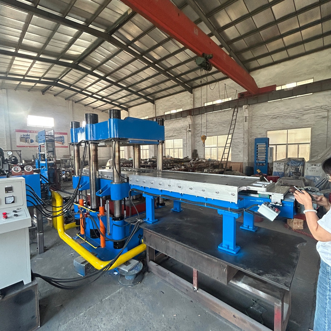 800吨六立柱 大型橡胶件成型机 热板800x2000mm  电加热硫化机