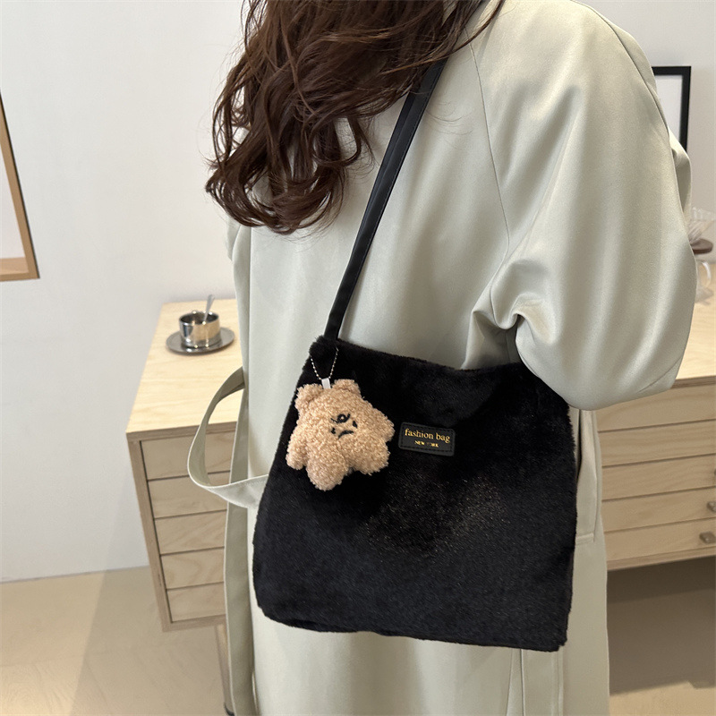 Bolso de felpa de moda de otoño e invierno para mujer 2025 casual todo-fósforo bolso de viaje de gran capacidad textura bolso de hombro