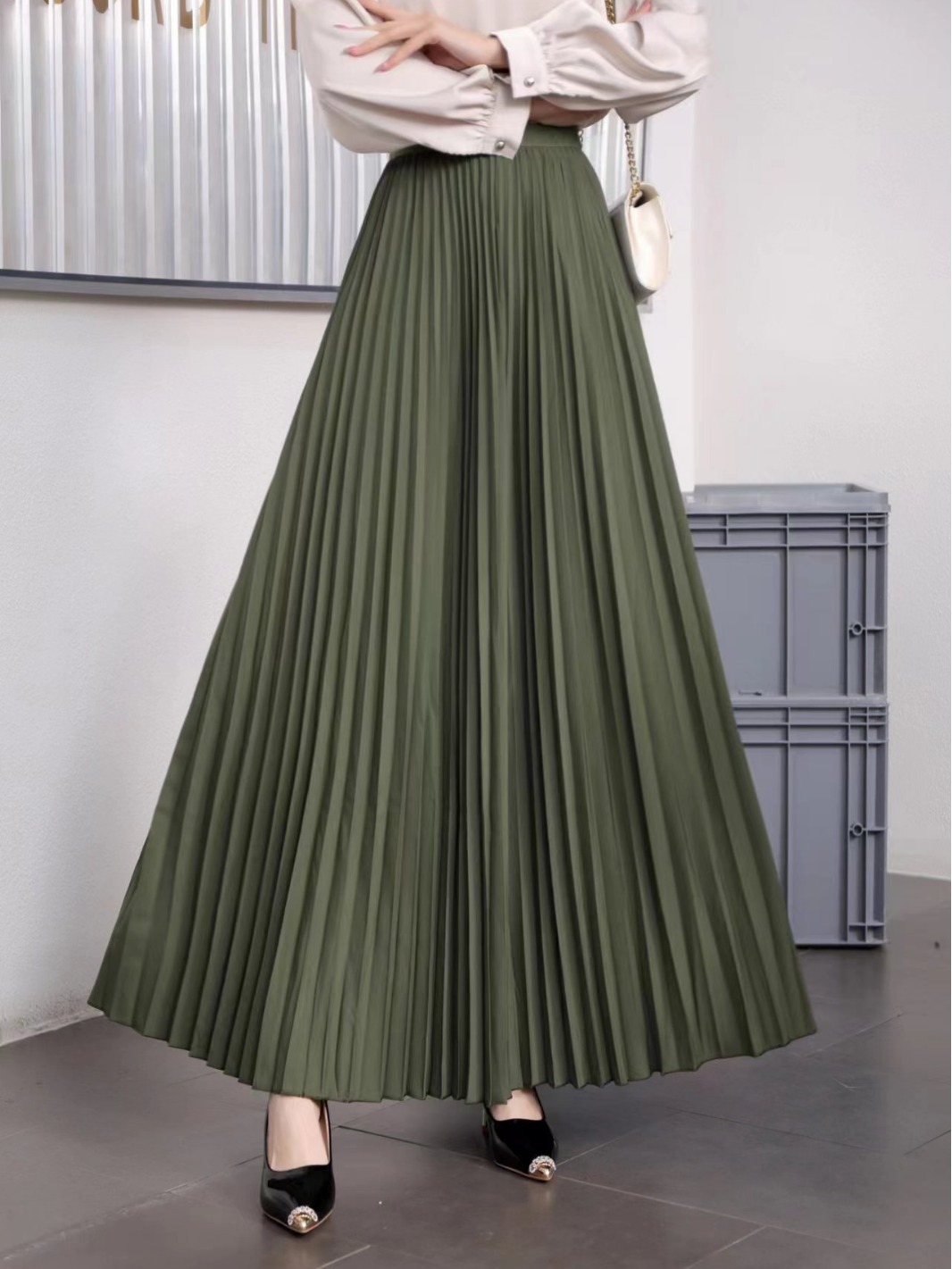 Spring autumn colored pleated skirt