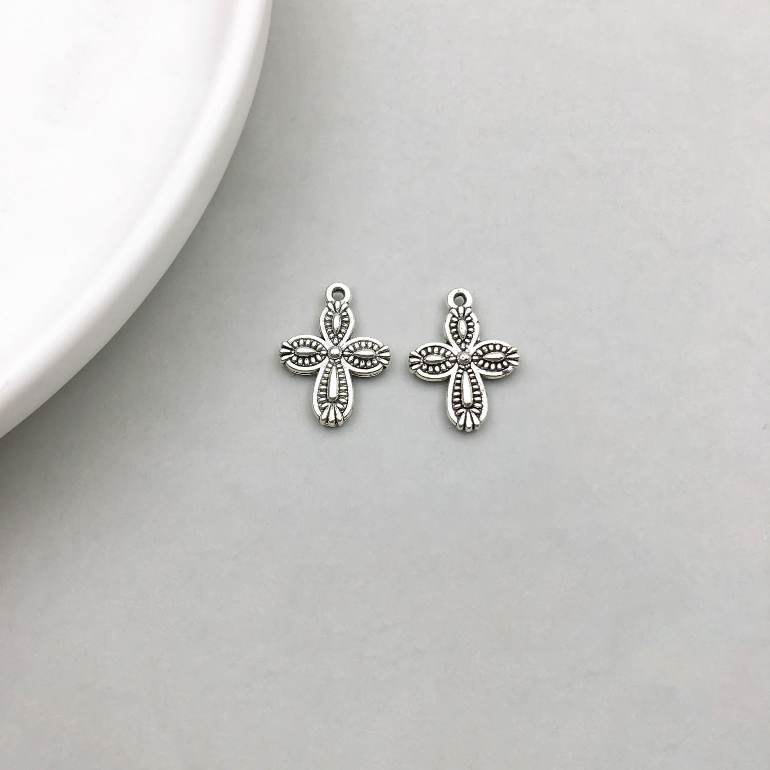 1 Nueva antigua aleación de plata Cruz serie simulación amor Cruz colgante DIY accesorios de la joyería