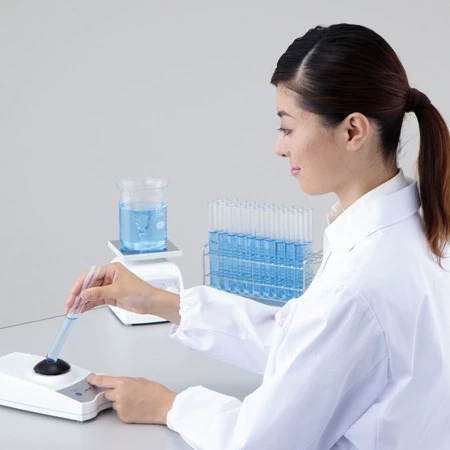 Многоцелевой вихревой миксер ТМ-2ФН может использоваться в режиме сенсорного управления и режиме непрерывной работы. 2 режима работы.