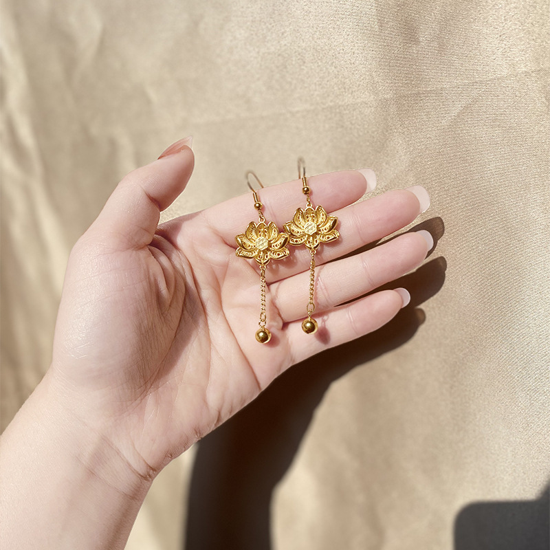 Collar de oro de arena para mujer, sentido de alta calidad, loto, nuevo traje de estilo chino, anillo de pendientes, joyería de todo fósforo que no se desvanece durante mucho tiempo al por mayor