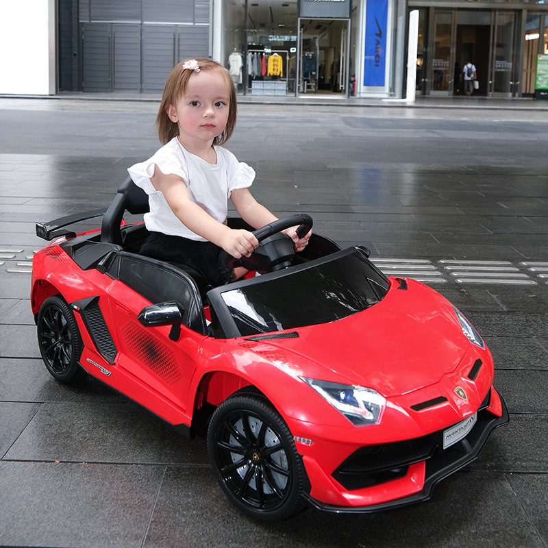 Coche eléctrico de los nuevos niños doble unidad recargable solo sentado coche deportivo de juguete de control remoto Lanbo columpio niños y niñas
