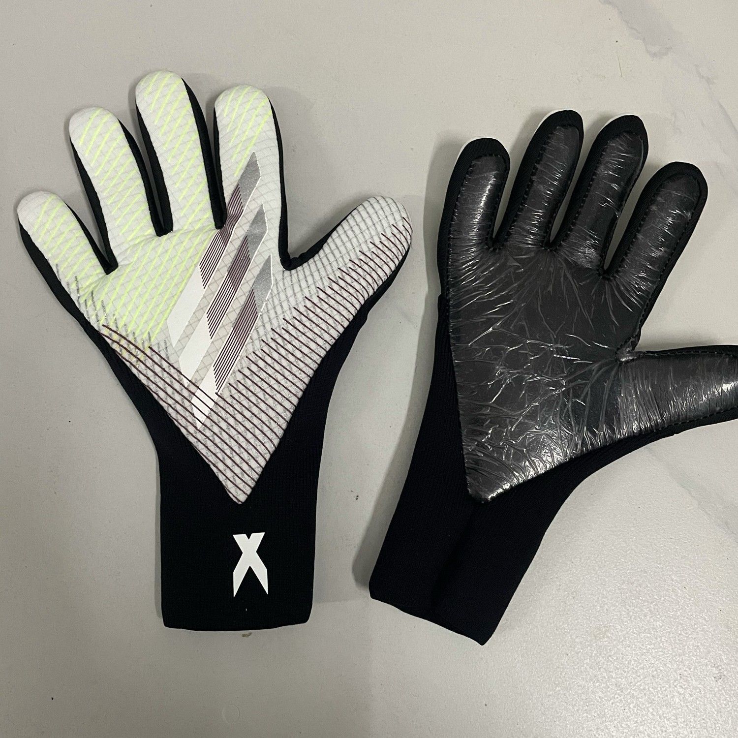 A16 blanco y negro (bolsa con cremallera gratis)