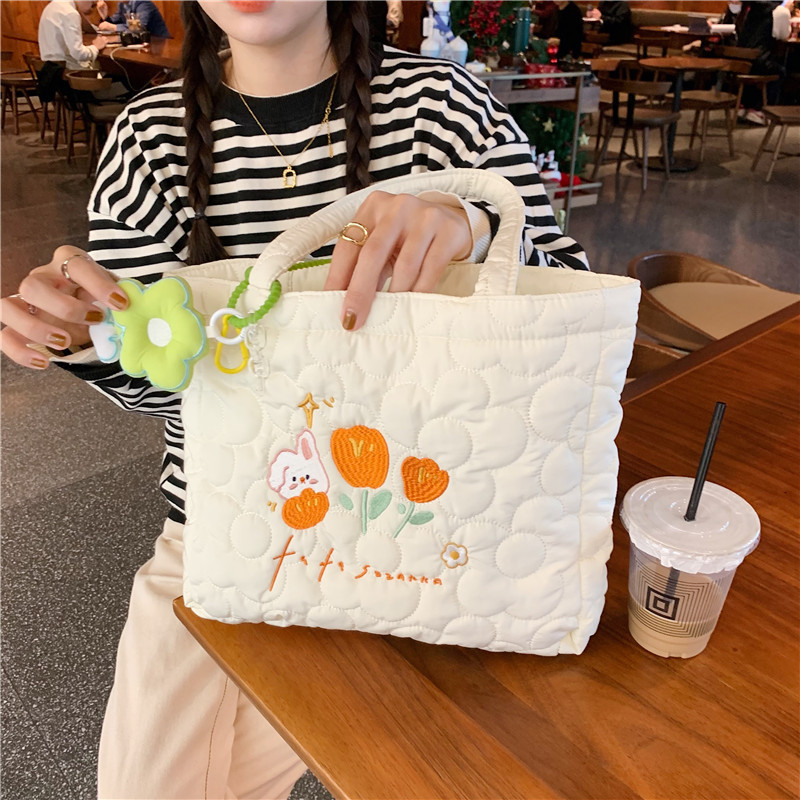 112291 Fresh and delicate quilted embroidered tote bag, a canvas bag for female students' classes, a simple and artistic shopping bag undefined