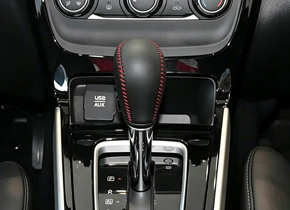 Leather car gear shift knob cover, hand-stitched, for Nissan 2012 New Sylphy, Qida, and Teana models. Also includes a handbrake cover and a gear shift cover