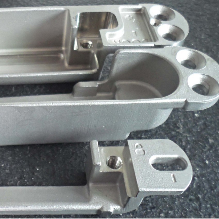 不锈钢精铸件-东莞建筑装饰五金配件-不锈钢合页铸件