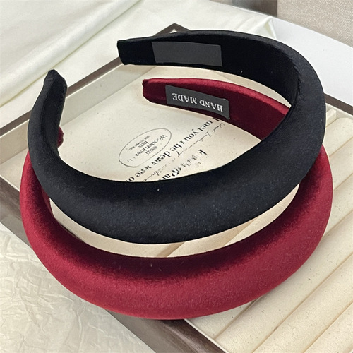 Autumn and winter retro simple gold velvet sponge headband versatile internet celebrity high skull outside departure card temperament headband hair accessories