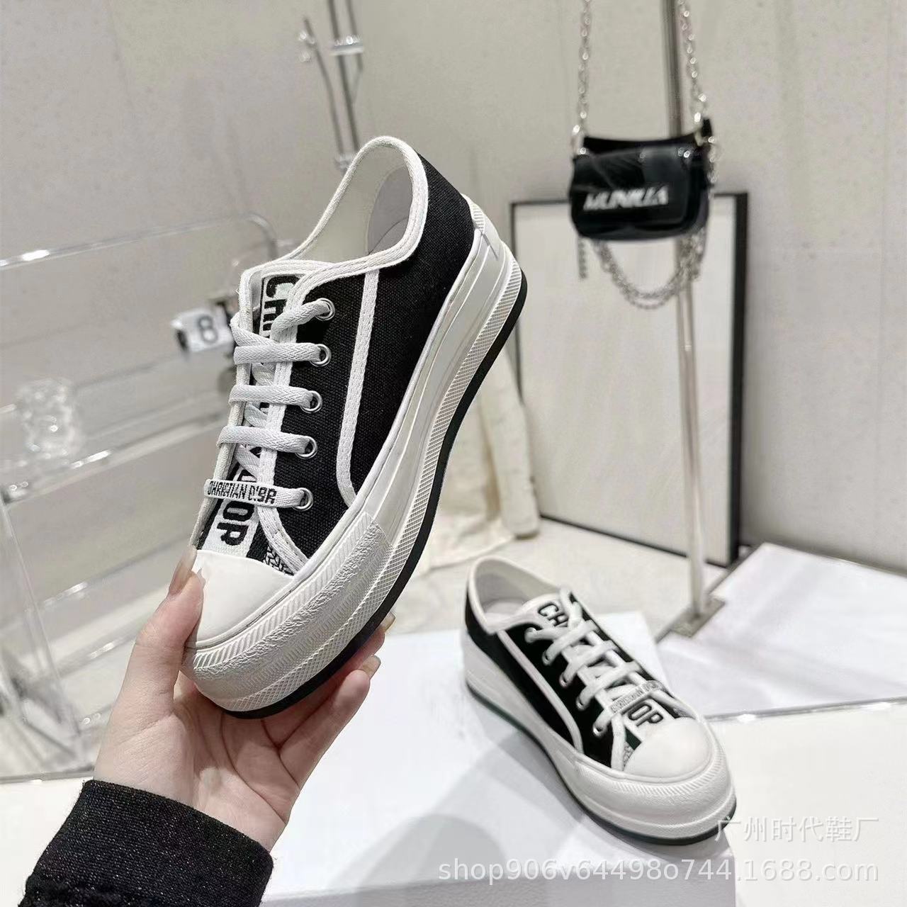 D casa zapatos de lona bordados mujer 2024 nueva celebridad de Internet con cordones zapatos blancos con suela gruesa para aumentar las zapatillas deportivas casuales