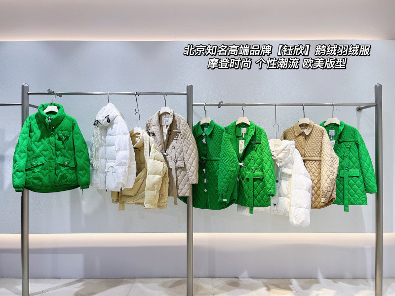 北京潮牌大码鹅绒服钰欣羽绒服撤柜货源 直播实体流量品牌尾货走F