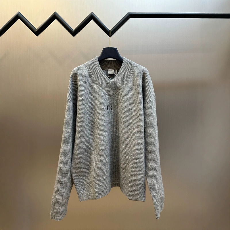 Correct version of the original label, in stock, D-brand sheep wool letter embroidery V-neck pullover loose knit sweater, unisex Correct version of the original label, in stock, D-brand sheep wool letter embroidery V-neck pullover loose knit sweater, unisex