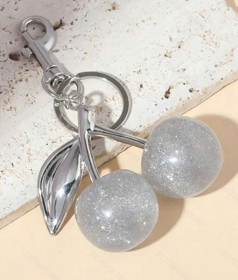 Transfronterizos venta caliente de cereza bolsos colgantes bolsos de mujer joyas hermosas llaveras de automóviles elegante hebilla de pareja