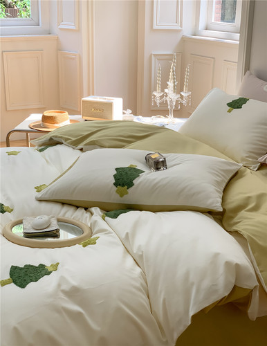 ins autumn and winter 100 cotton brushed four-piece set thickened warm cotton cartoon three-dimensional towel embroidered quilt cover bed sheet